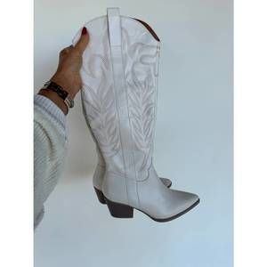 Elegant White Heeled Boots